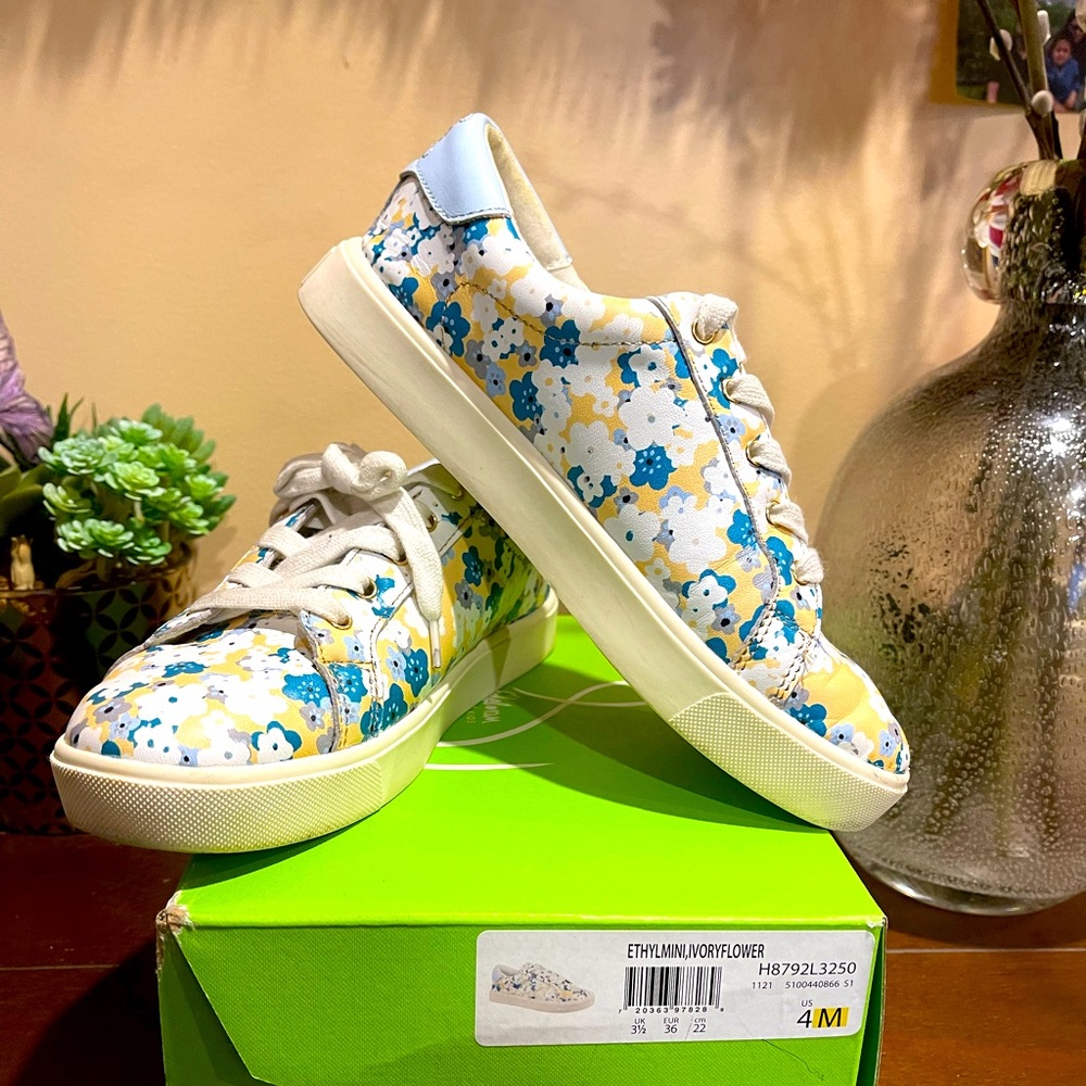 Sam Edelman Kids Fashion Sneaker (size 4)